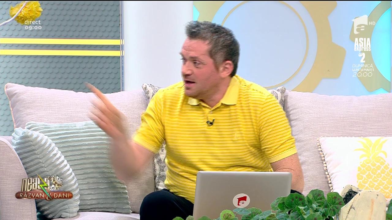 Smiley News. Un polițist rom&acirc;n, dans pe motocicletă &icirc;n fața Palatului Parlamentului