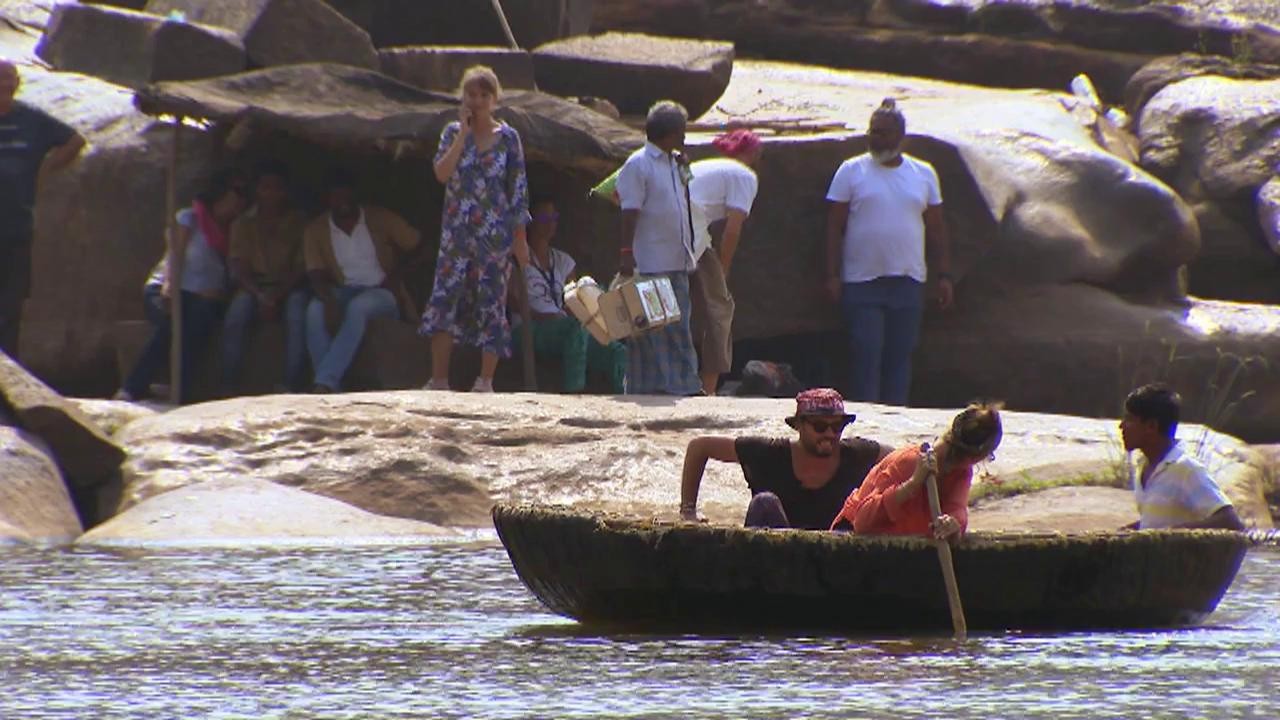 Cocuţa şi Bogdan, blocaţi pe o barcă! "Ne &icirc;nv&acirc;rteam ca &icirc;n ceşcuţele din tiribombele de la noi din ţară"