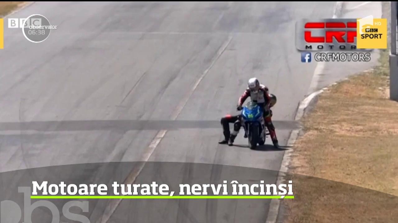 Scene demne de filmele de acţiune la Campionatul Naţional de Motorbike din Costa Rica. Doi competitori s-au luat la bătaie &icirc;n timpul cursei după ce motocicletele lor s-au ciocnit &icirc;n mers