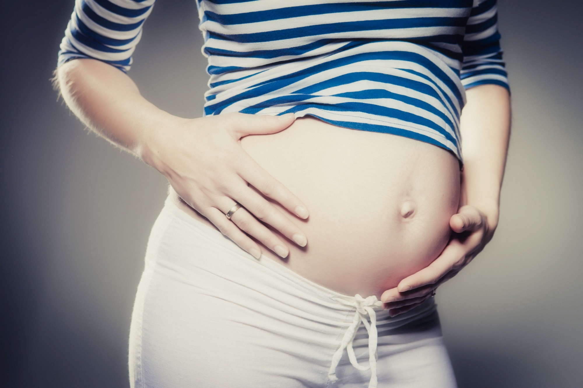 Rom&acirc;nia, ţara europeană cu cele mai multe tinere care au născut la v&acirc;rste foarte fragede
