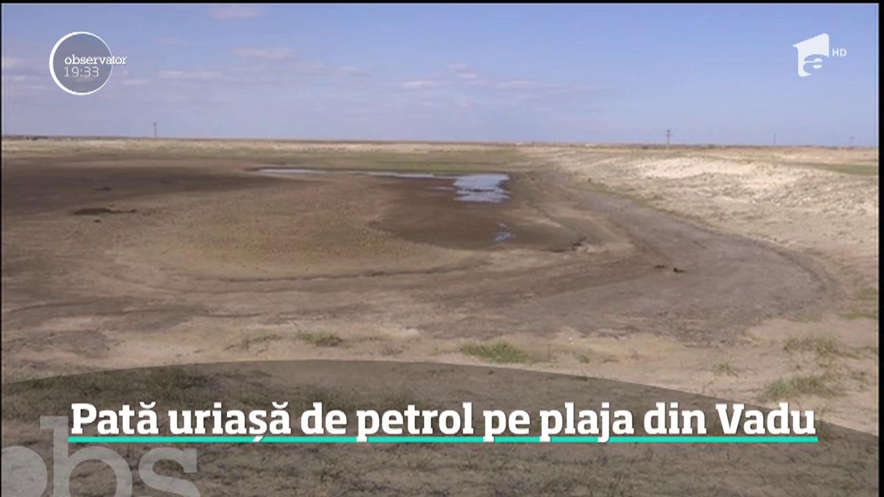 Nisipul fin din Vadu, &icirc;mbibat cu petrol pe hectare &icirc;ntregi! Localnicii se tem ca reziduurile să nu ajungă &icirc;n f&acirc;nt&acirc;ni