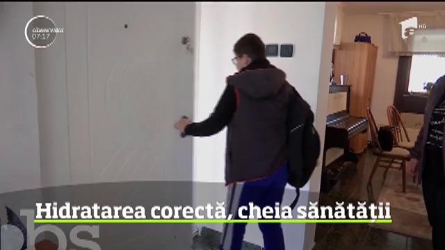 Copiii rom&acirc;ni nu beau apă aproape deloc! Este o concluzie &icirc;ngrijorătoare la care cercetătorii au ajuns &icirc;n urma unui program &icirc;n care au fost evaluaţi peste 6000 de elevi din Ploieşti şi din Cluj
