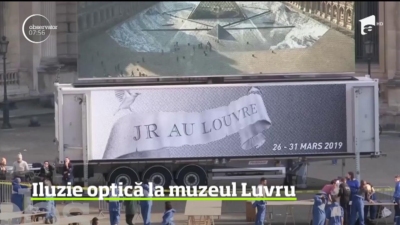 Iluzie optică &icirc;n curtea muzeului Luvru. Clădire a părut că se ridică dintr-un abis