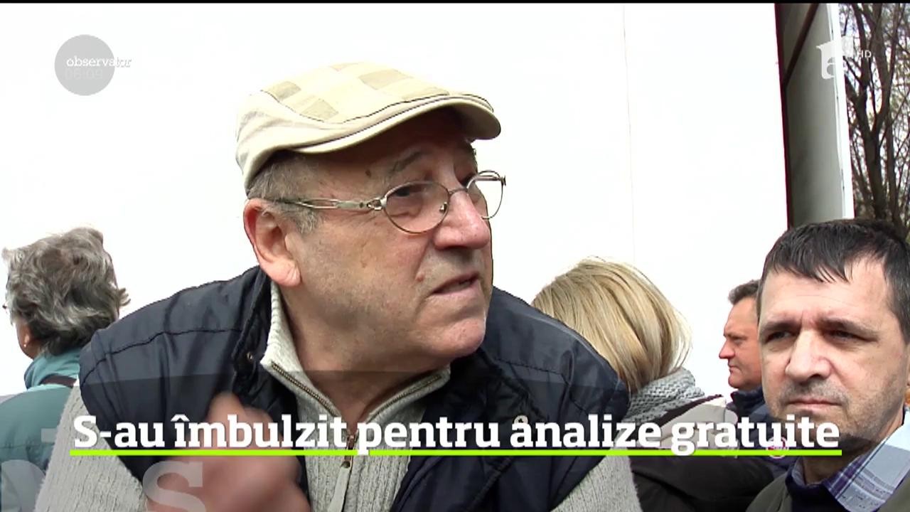Sute de oameni s-au &icirc;mbulzit pe scările unei clinici private din Galaţi pentru analize gratuite