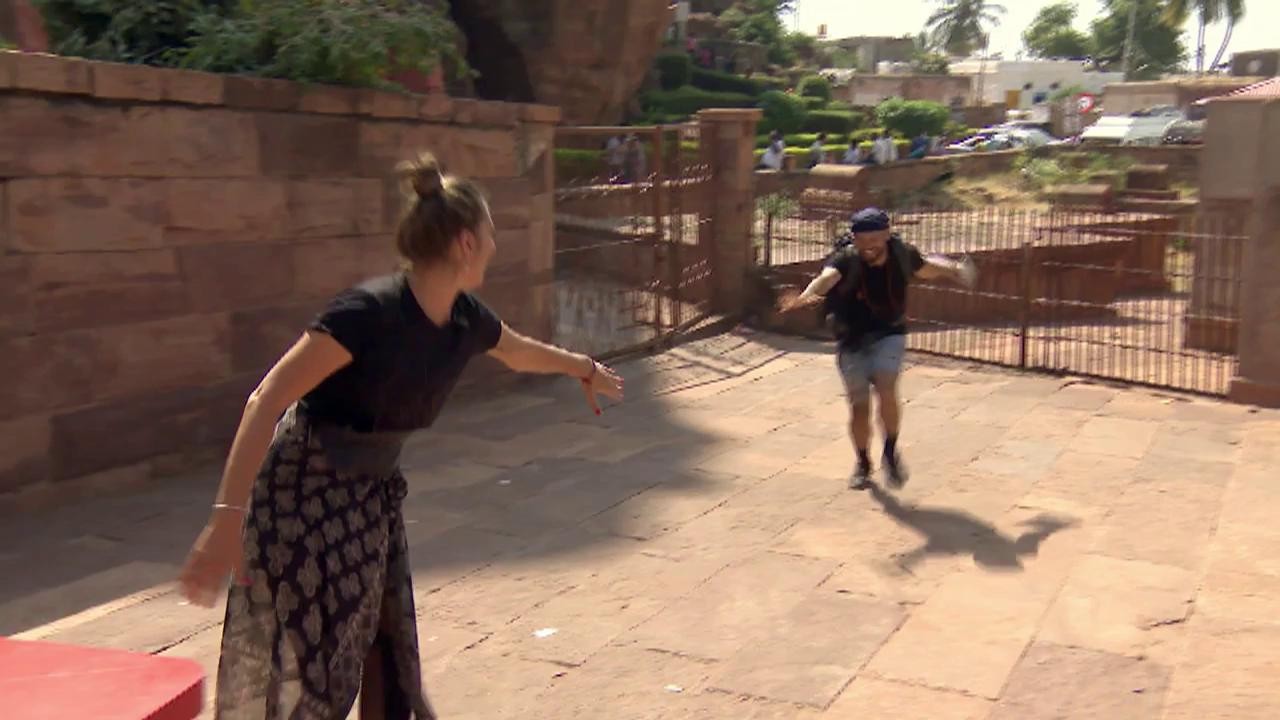 Oase, &icirc;ntr-un picior, a c&acirc;știgat imunitate la Asia Express!