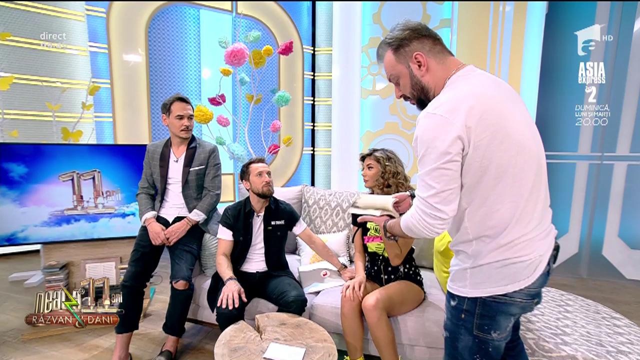 Simion R. Ştefan, magicianul care se joacă cu minţile tuturor! I-a ghicit g&acirc;ndurile "vecinei" Raluca!