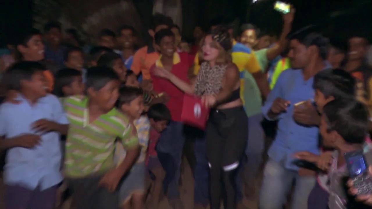 Prinsă &icirc;n mulțime, Ana Morodan are parte de un atac de panică: &rdquo;Devenise periculos. Toată echipa a fost nevoită să stingă luminile&rdquo;