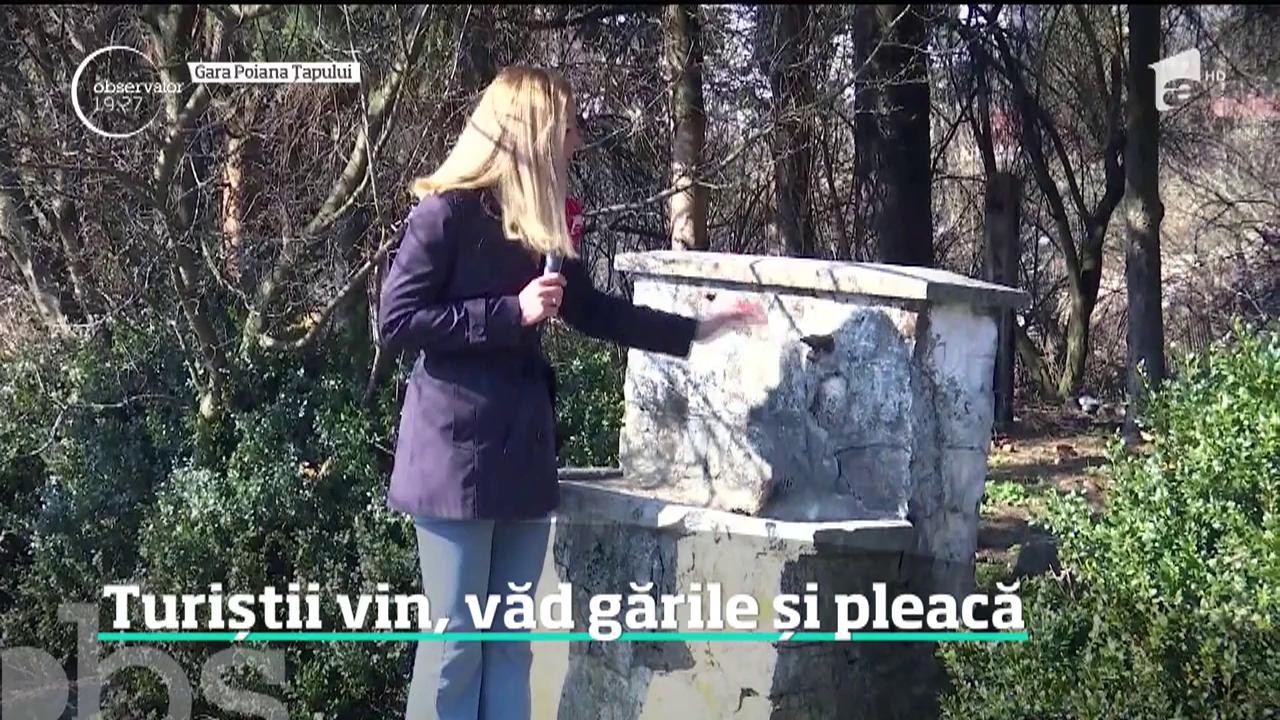 Gările de pe Valea Prahovei sunt folosite pe post de magazii ori au lacătul pe uşă, iar şinele nu se văd de gunoaie