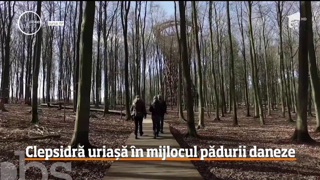 Danezii au construit o clepsidră uriașă &icirc;n mijlocul unei păduri
