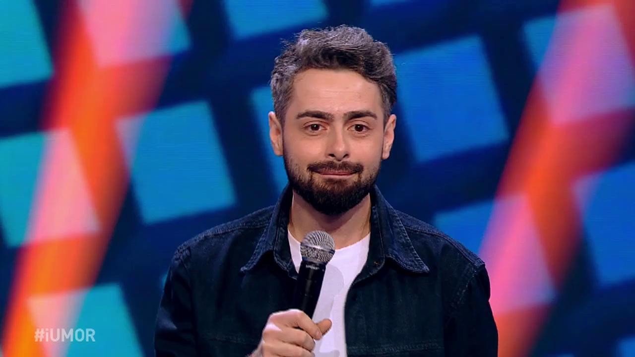 Dacă nu vreți să faceți riduri, nu îl ascultați pe Radu Bucălae. Comediantul oferă publicului cele mai tari glume