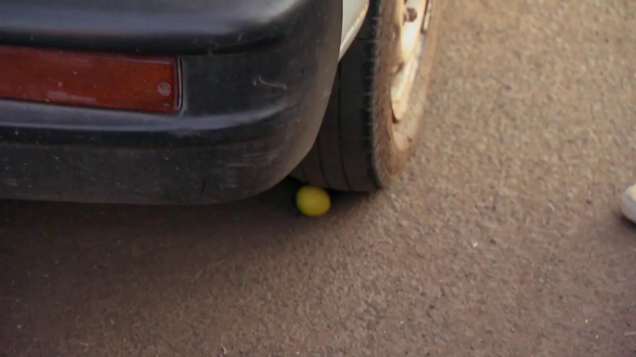 Ritualul sfințirii mașinilor, mai greu dec&acirc;t pare. CRBL: A ieșit diavolul din Oase!