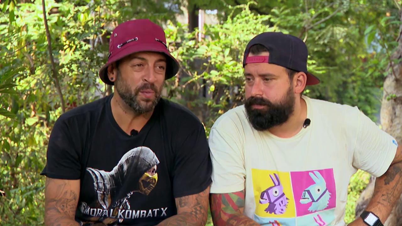 Oase &icirc;și dă ghipsul jos: E din fibră de sticlă, va fi foarte greu să-l &icirc;ndepărtăm