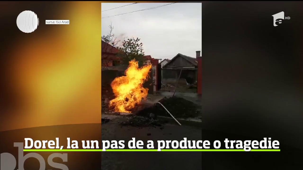 A fost pericol de explozie pe o stradă din Arad. Un muncitor neglijent a găurit conducta de gaze