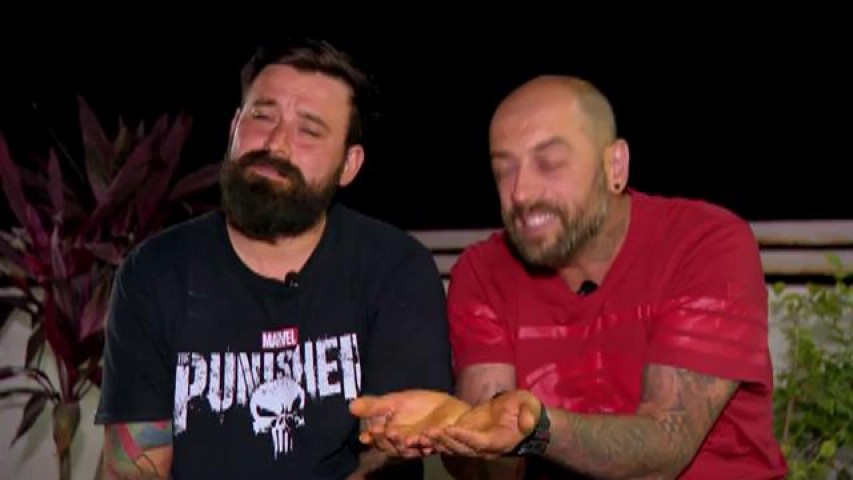 Prima misiune pentru semifinaliştii de la Asia Express! Să hrănească o vacă cu p&acirc;ine indiană!