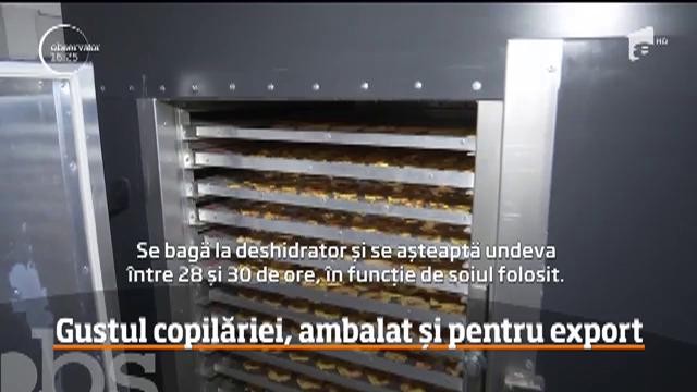 Un t&acirc;năr readus &icirc;n actualitate una dintre reţetele tradiţionale: merele coapte &icirc;n cuptor