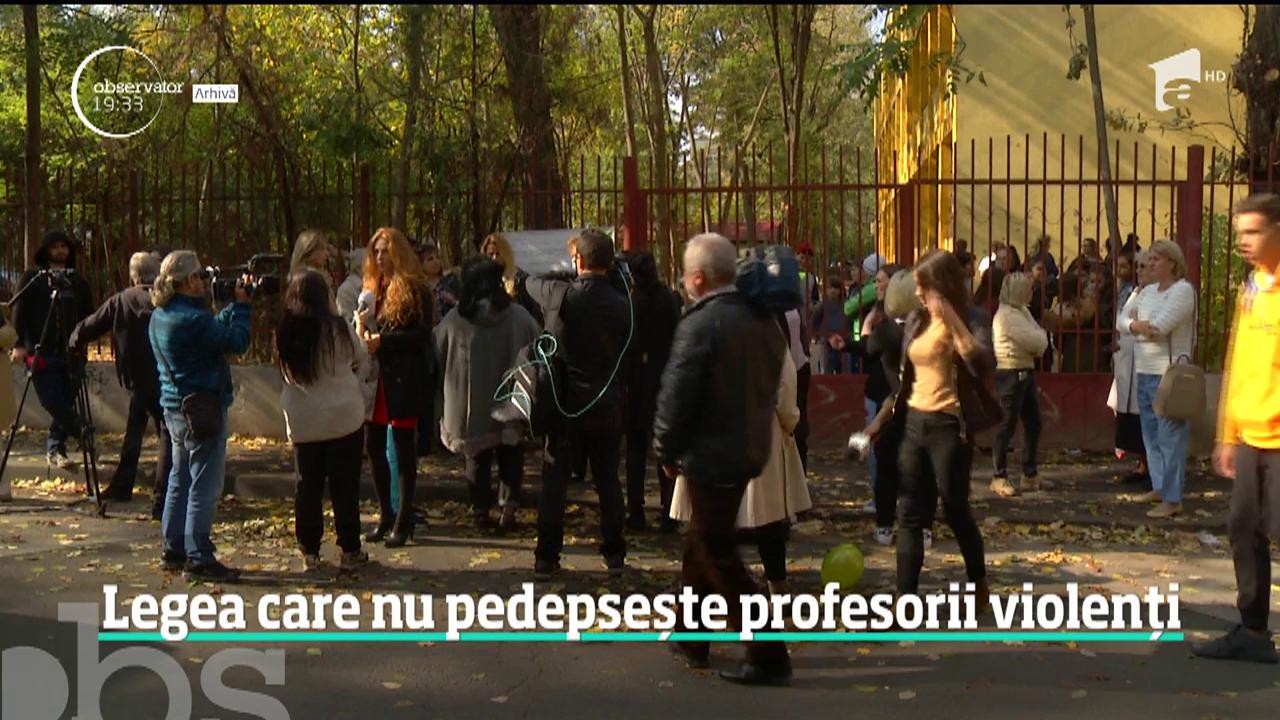 Profesoara &icirc;nregistrată &icirc;n timp ce &icirc;şi jignea elevii s-a &icirc;ntors la catedră!