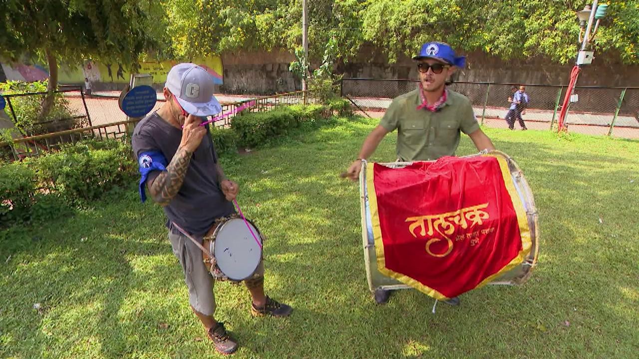 Echipele şi-au demonstrat talentul la tobe &icirc;n prima misiune! Ruby: "Cu manele poate era mai uşor"