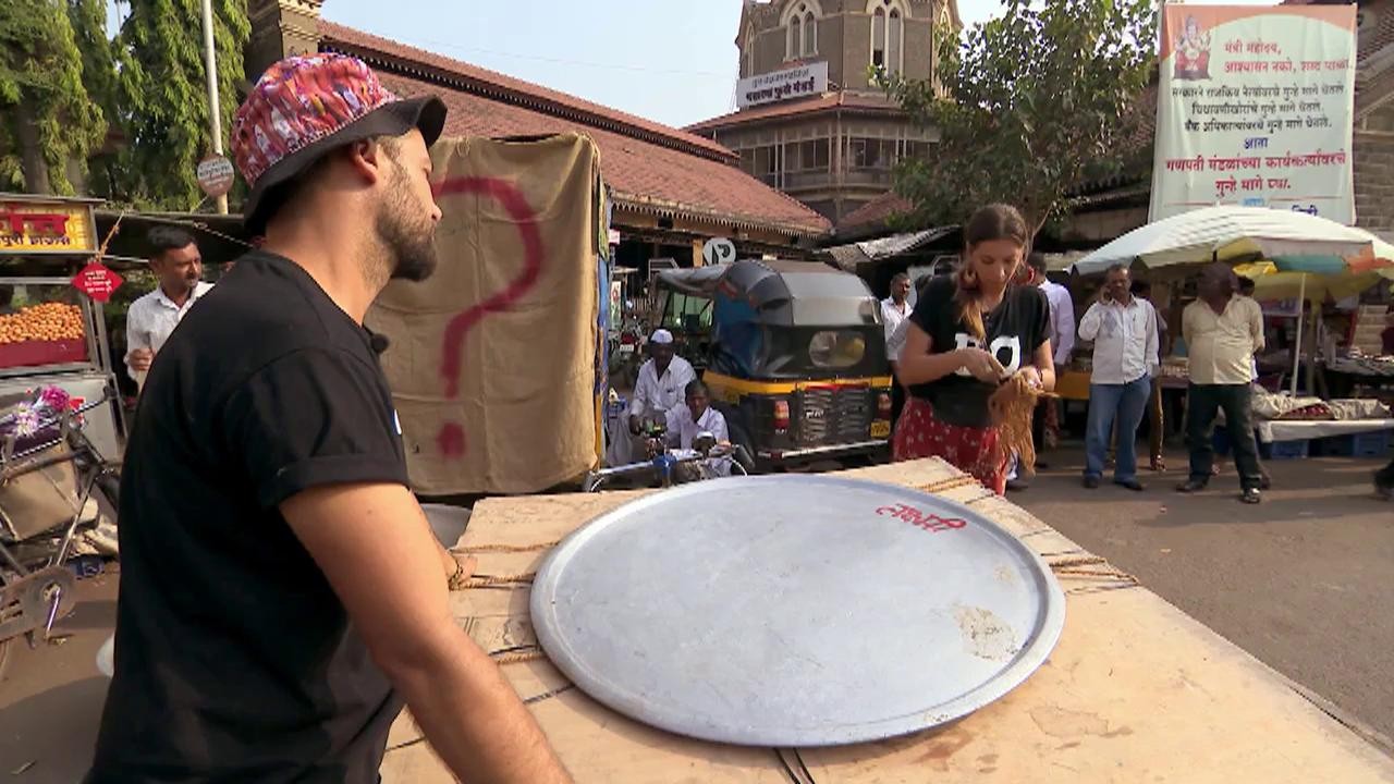 Ghinion pentru Ruby şi Robert! Li s-a spart roata la bicicletă! "A devenit aproape imposibil să o mai mutăm din loc!"