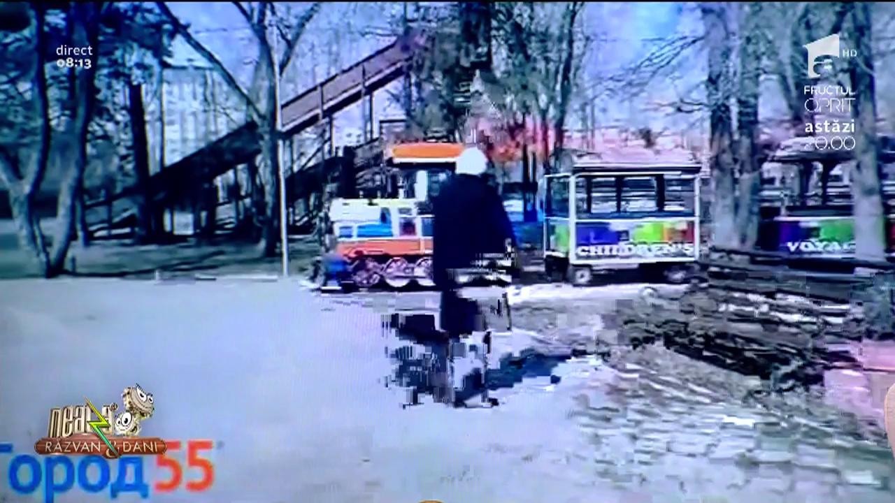 Smiley News. Trenulețul pentru copii care are conductor rocker. Cine urcă &icirc;n tren, ascultă Rammstein!