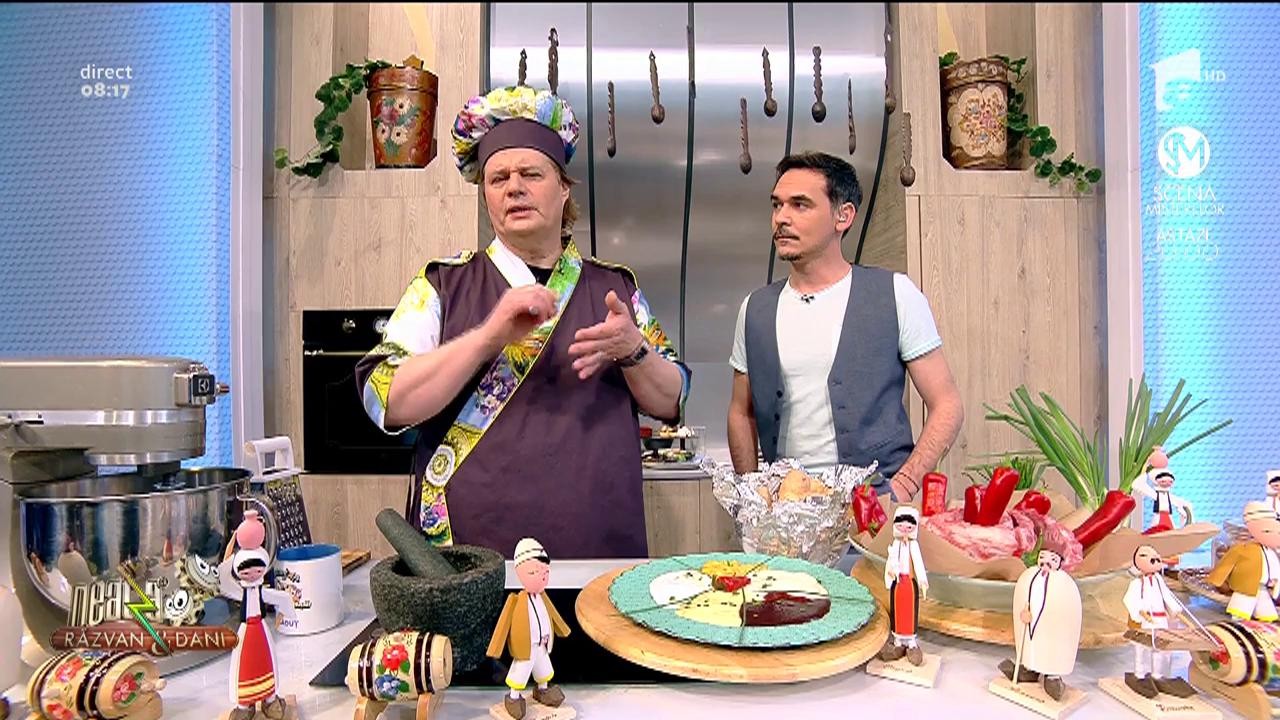 Rețeta zilei. Coaste vesele. Coaste de porc cu garnitură de cartofi și un sos foarte delicios