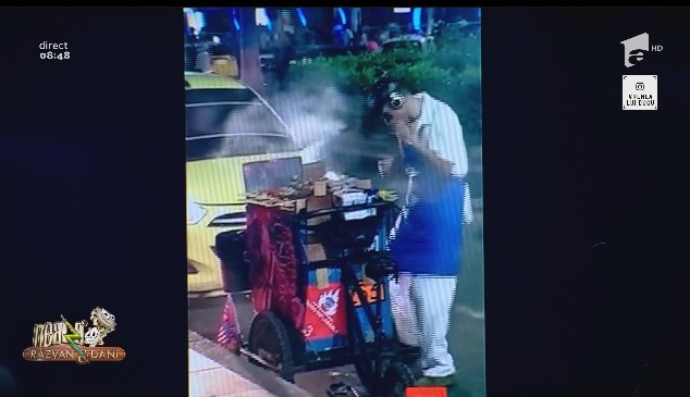 Smiley News. DJ C&acirc;rnat mixează muzică la grătar! Aceste imagini &icirc;ți va creșete apetitul de m&acirc;ncare