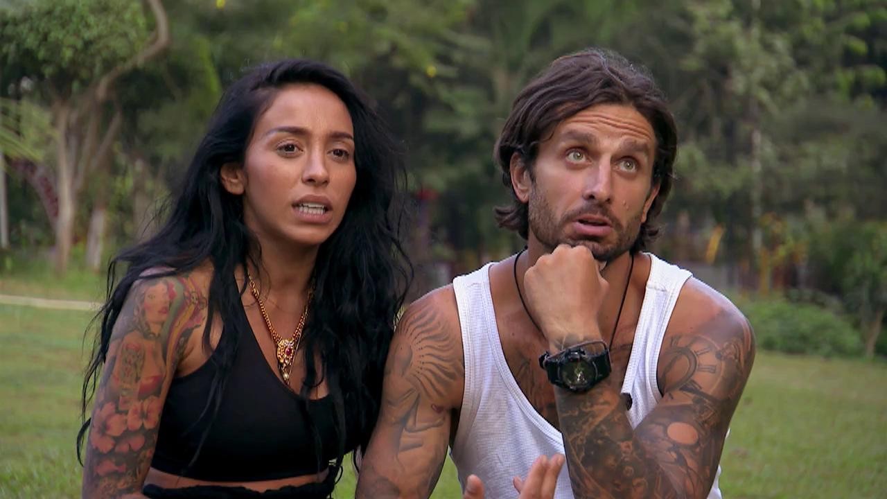 Concurenții cumpără alimente din piața Dadar Food. Robert: Am pierdut punga mare cu cadoul!