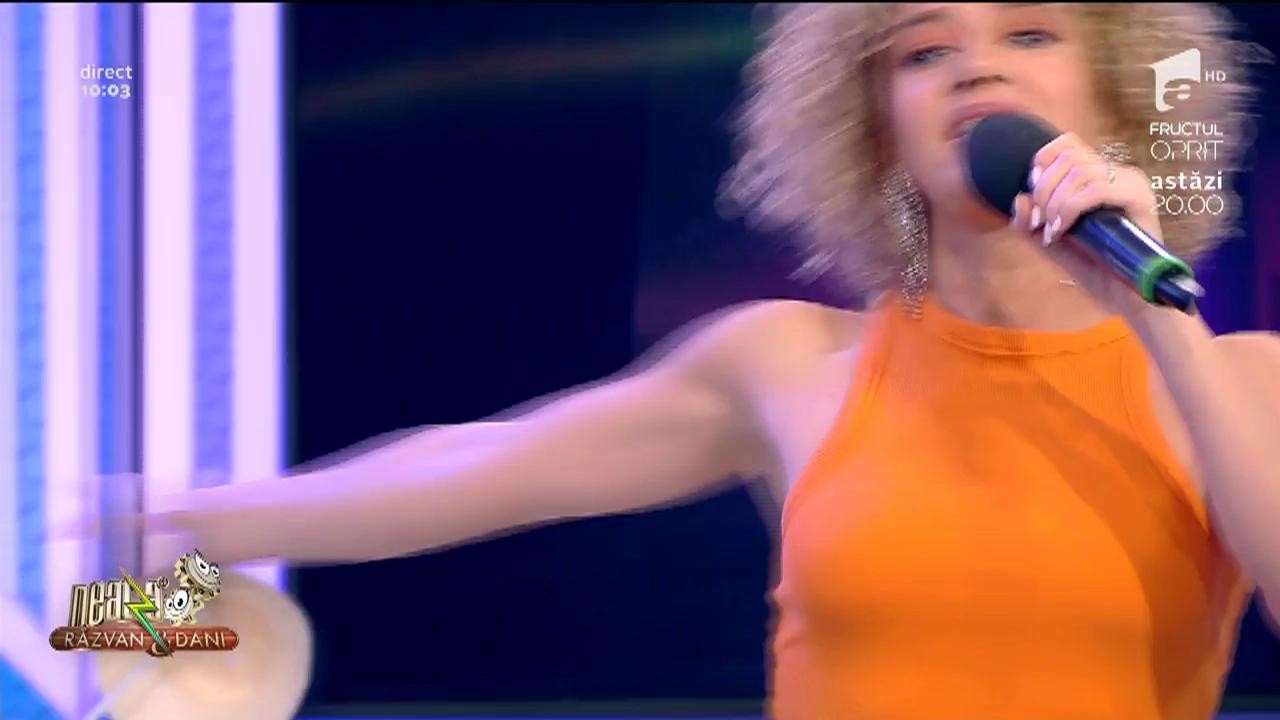 Alexia Talavutus a c&acirc;ntat la Neatza cu Răzvan şi Dani piesa "Aromata"