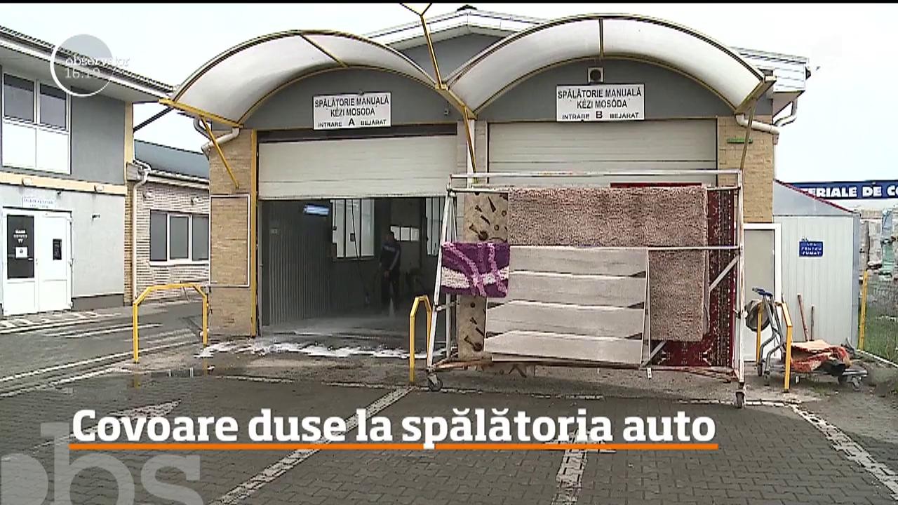 Covoare spălate la v&acirc;ltoare, ca pe vremea bunicilor, fără săpun sau detergent, doar apa rece a r&acirc;ului