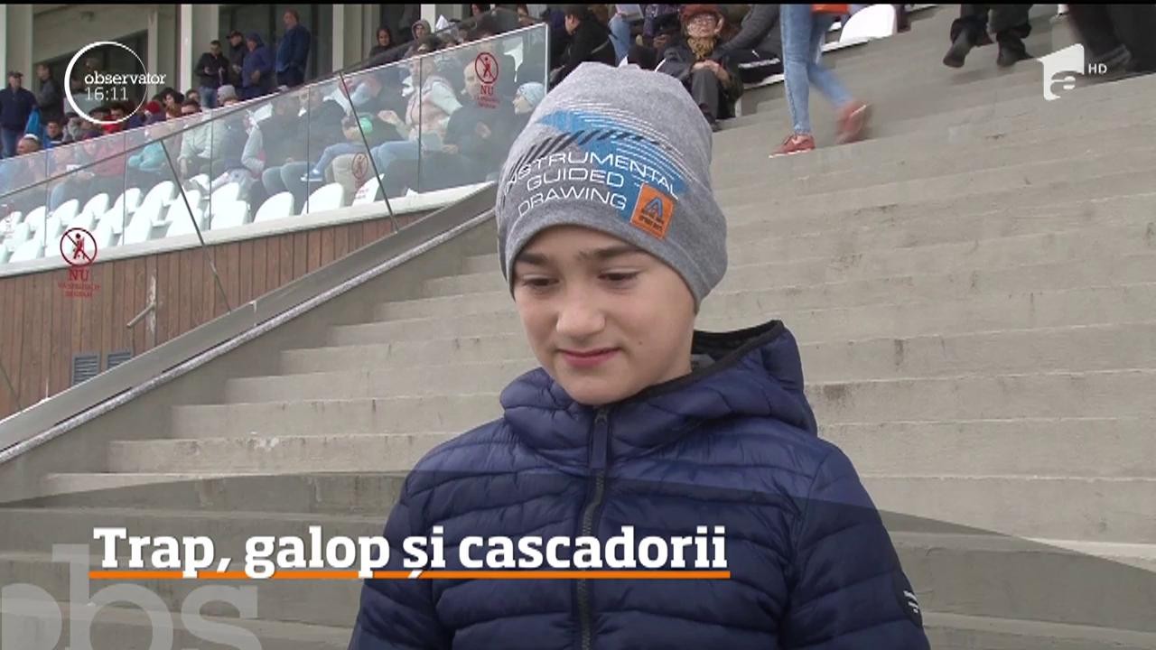 Sute de curioşi au luat cu asalt singurul Hipodrom de trap din ţară