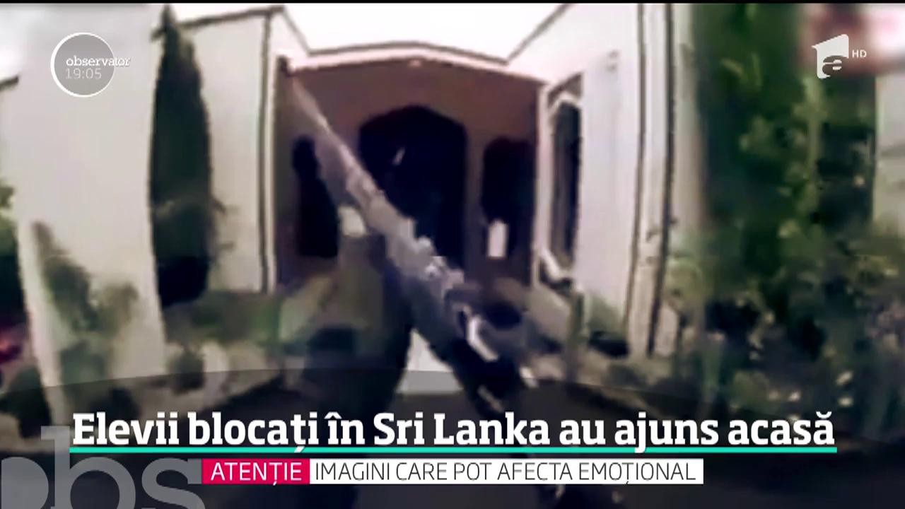 Elevii blocaţi timp de trei zile &icirc;n mijlocul atentatelor din Sri Lanka s-au &icirc;ntors astăzi acasă. Un psiholog i-a consiliat chiar la sosirea pe aeroport