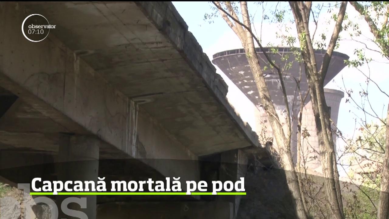Un pod din Hunedoara e o capcană uriaşă pentru localnici şi pentru oamenii care ajung &icirc;n zonă