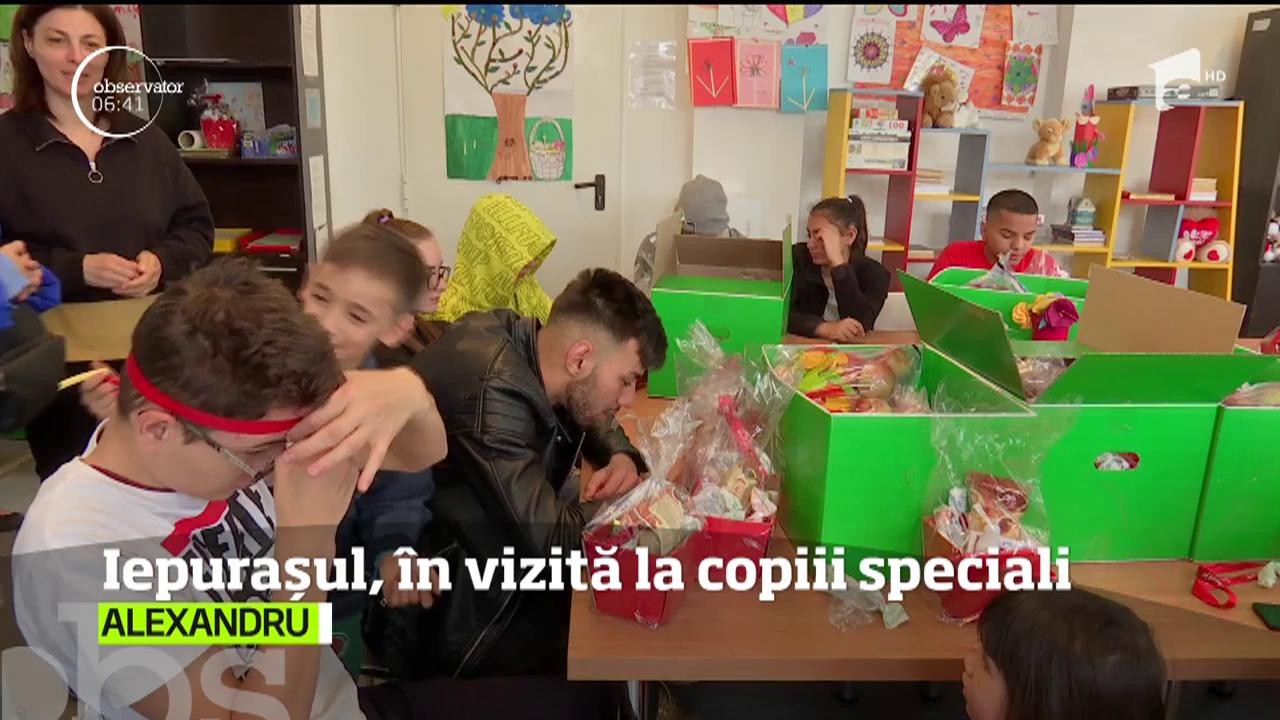 Colorate, frumos ambalate, pline de bunătăți și aducătoare de bucurii, cutiile cu cadouri de la iepuraș sunt cele mai așteptate daruri de către cei mici
