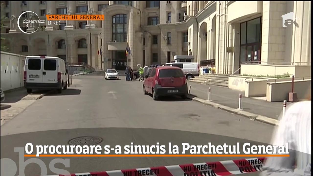 O procuroare s-a aruncat &icirc;n gol de la un etajul al cincilea al instituţiei