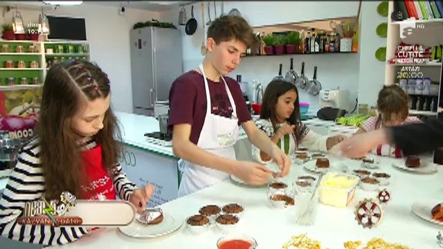 Dezvoltare personală prin gătit! Copiii se descoperă abilitățile atunci c&acirc;nd sunt &icirc;n bucătărie alături de părinți