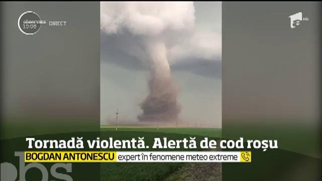 Cod roșu! O tornadă cu o forţă uriaşă a declanşat alerta &icirc;n Drajna, judeţul Călăraşi. Un autocar aflat &icirc;n apropierea tornadei s-a răsturnat