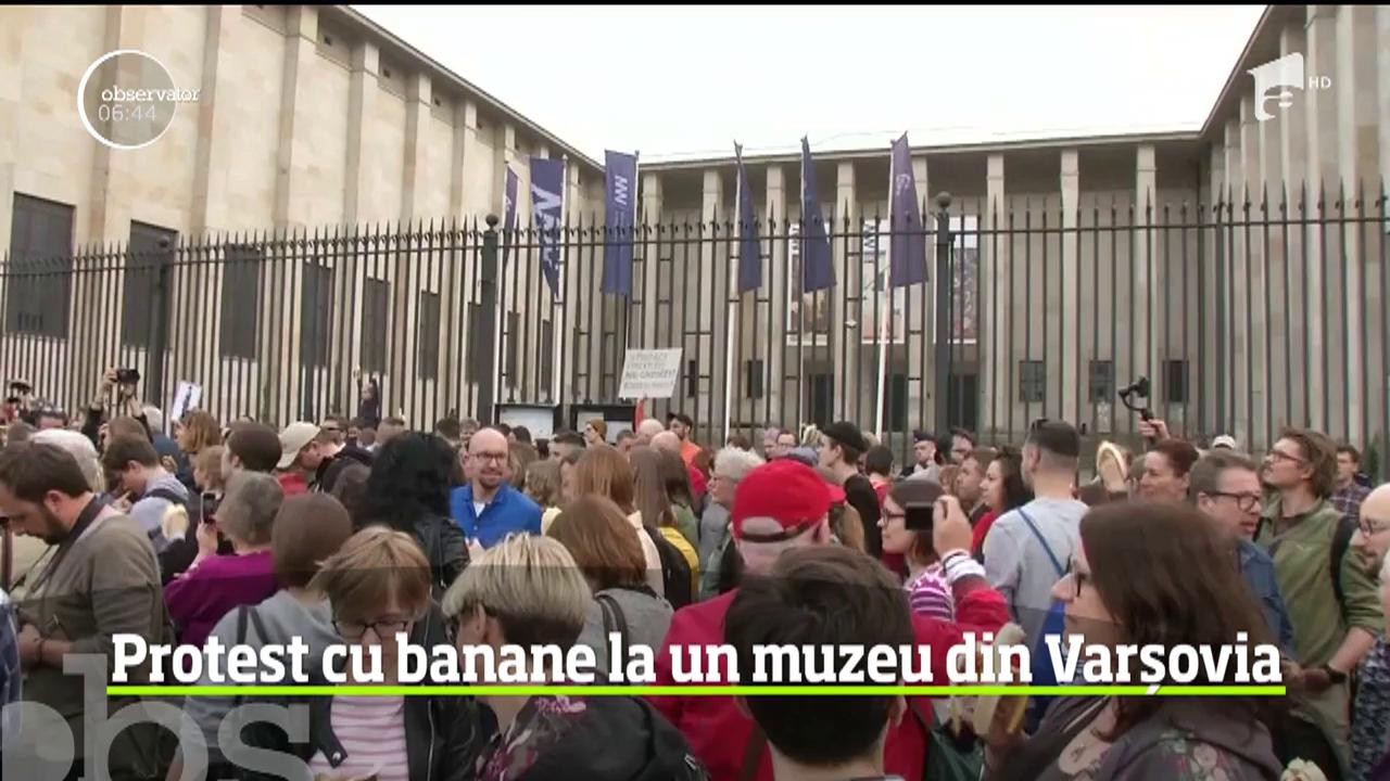 Un inedit miting de protest a avut loc &icirc;n faţa Muzeului Naţional de Artă din capitala Poloniei