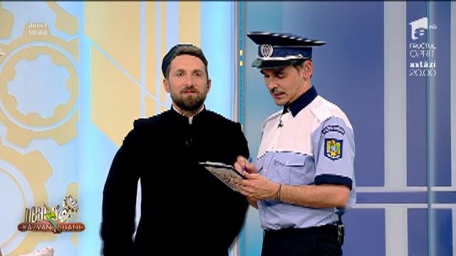Polițistul Răzvan Simion &icirc;l trage pe dreapta pe Dani Oțil, preotul de la Neatza: Nu atingeți organul, vă rog să-mi prezentați actele!