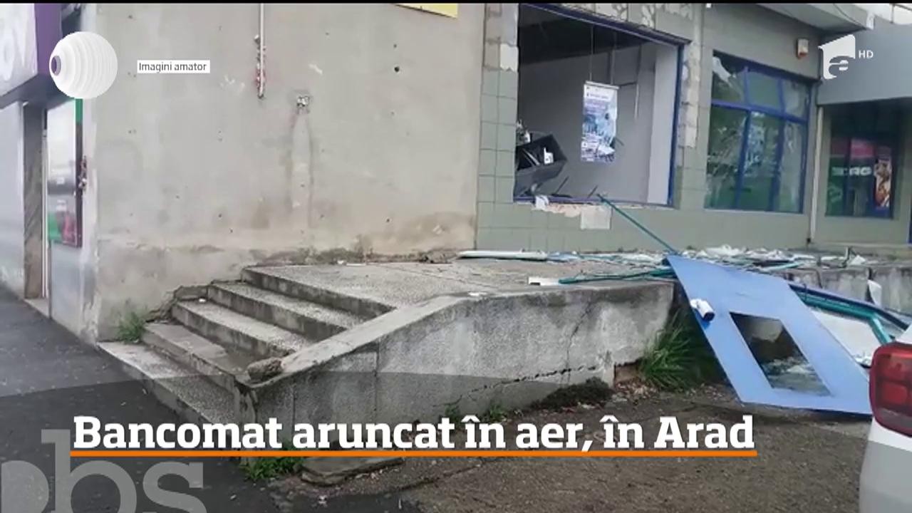 C&acirc;ţiva indivizi necunoscuţi au aruncat &icirc;n aer un bancomat aflat &icirc;n apropierea gării din Arad