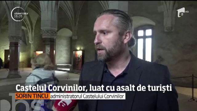 Castelul Corvinilor din Hunedoara este una dintre destinaţiile favorite ale turştilor