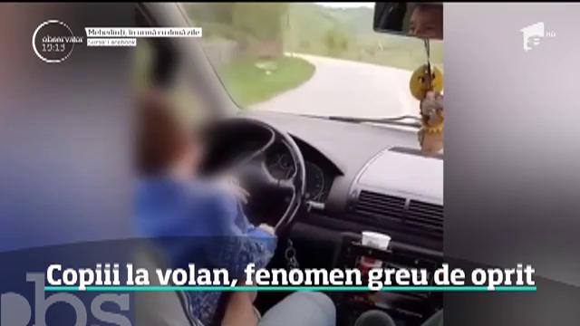 Lecţie de inconştienţă predată de un tată fiului său! Copilul de 5 ani este filmat &icirc;n timp ce conduce un bolid &icirc;ntr-o parcare
