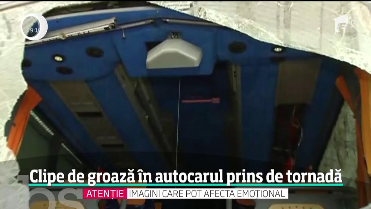 Clipe de groază &icirc;n autocarul prins de tornadă