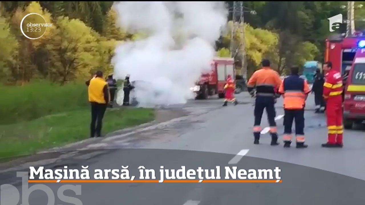 O maşină a fost cuprinsă de flăcări &icirc;n localitatea Straja din judeţul Neamţ!