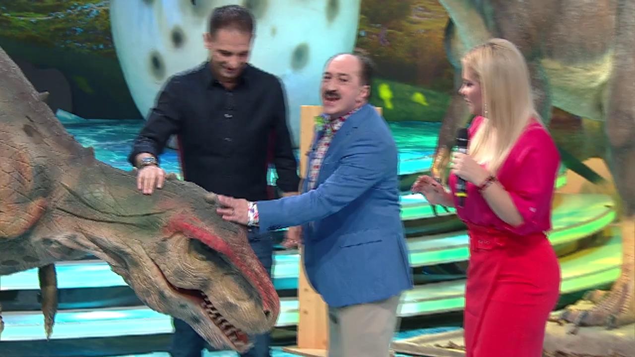 Demascarea Dinozaurul. Vedeta din spatele măștii este un cunoscut prezentator TV