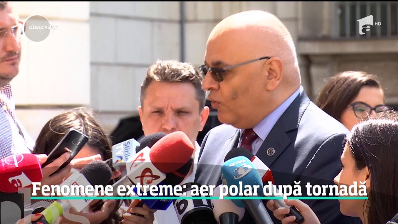 Rom&acirc;nia a intrat pe harta fenomenelor meteo extreme. După tornadă, norii negri şi ameninţători au băgat spaima &icirc;n turiştii de la mare