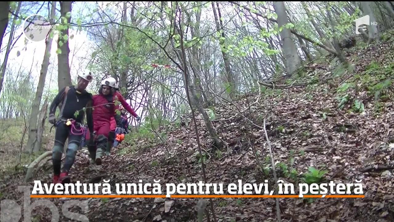Aventură unică pentru elevi, &icirc;ntr-una dintre cele mai frumoase peșteri din Rom&acirc;nia