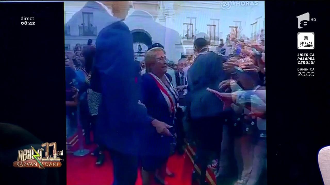 Smiley News. Cum &icirc;și ia la revedere, Michelle Bachelet, președintele statului Chile, de la cetăţeni după &icirc;ncheierea mandatului!