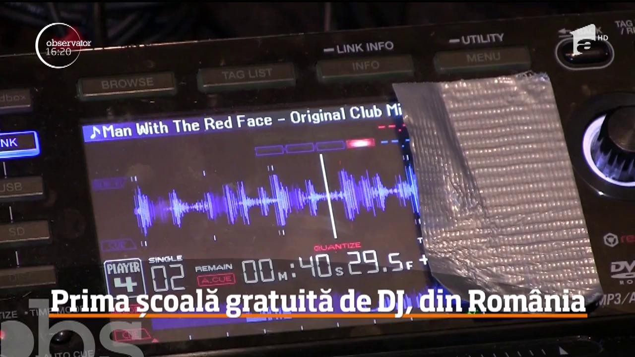 Zeci de iubitori de muzică electronică au şansa să-şi transforme pasiunea &icirc;n carieră cu ajutorul cursurilor gratuite de la şcoala de DJ-i