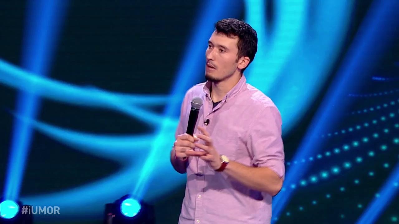 Vrei să te amuzi copios? Florin Serghei are un număr excelent de stand up comedy, pe scena iUmor