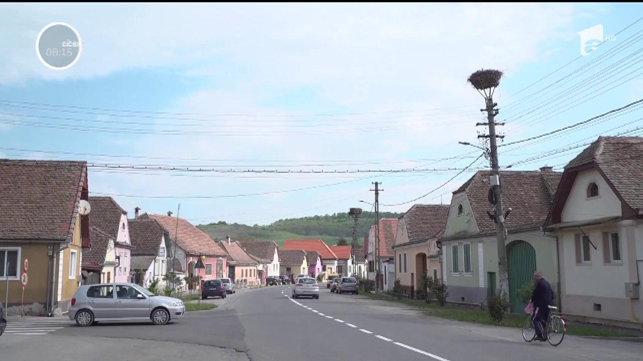 Saşii din Transilvania nu au uitat locurile copilăriei. Se &icirc;ntorc &icirc;n fiecare an să &icirc;ngrijească clădirile vechi