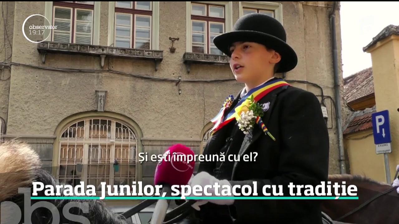 Un obicei străvechi a adunat pe străzile din Braşov peste 20 de mii de oameni. Tineri şi bătr&acirc;ni au &icirc;mbrăcat portul pitoresc şi au cobor&acirc;t &icirc;n oraş călare